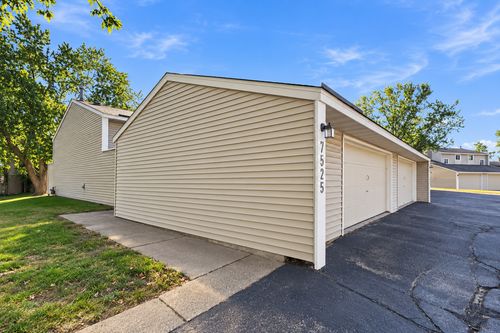7525 Whitney Dr, Apple Valley, MN, 55124-5405 | Card Image