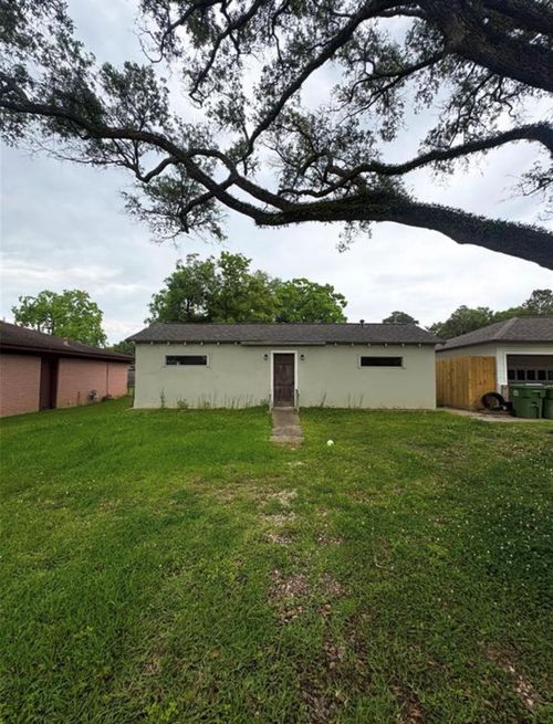 101 West St, Liberty, TX, 77575-6138 | Card Image