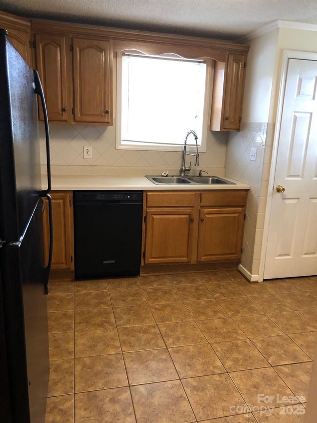 APT-3 - 635 Cemetery Loop, Condo with 2 bedrooms, 1 bathrooms and null parking in Hickory NC | Image 4