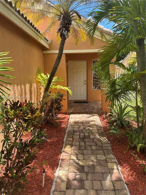 4025 Pine Ridge Ln, Weston, FL, 33331-5025 | Card Image