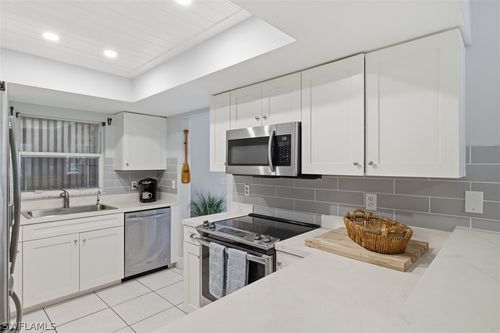 26920 Spanish Gardens Dr, BONITA SPRINGS, FL, 34135-5303 | Card Image