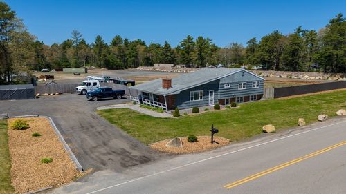 19 Country Ln, Rochester, MA, 02770-4126 | Card Image
