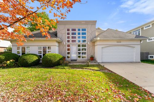 1649 Central Ave, Northbrook, IL, 60062-5001 | Card Image