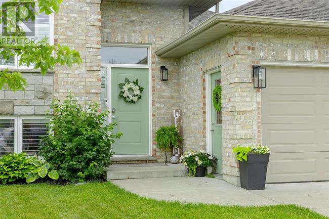 4052 Applewood Dr, House other with 5 bedrooms, 3 bathrooms and null parking in Petrolia ON | Image 4