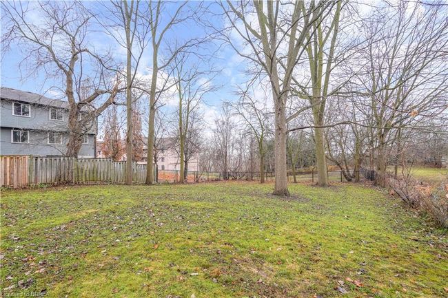 226 Charing Cross St, House other with 3 bedrooms, 1 bathrooms and 5 parking in Brantford ON | Image 36