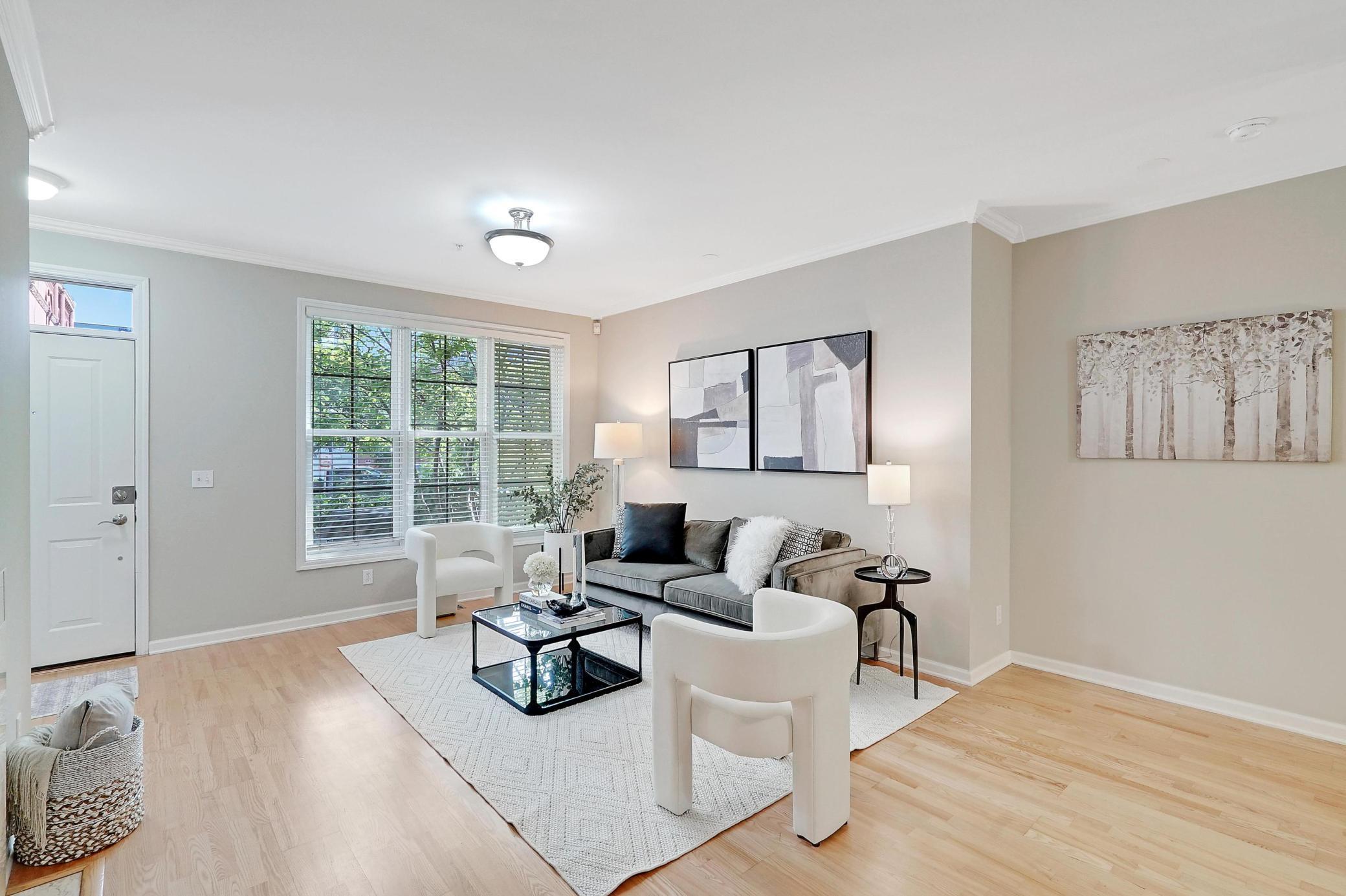 10th St, Minneapolis, MN 55404