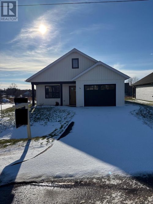 36 Reddin Hts, Stratford, PE, C1B | Card Image