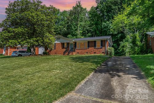 3939 Sheffield Dr, Charlotte, NC, 28205-6412 | Card Image