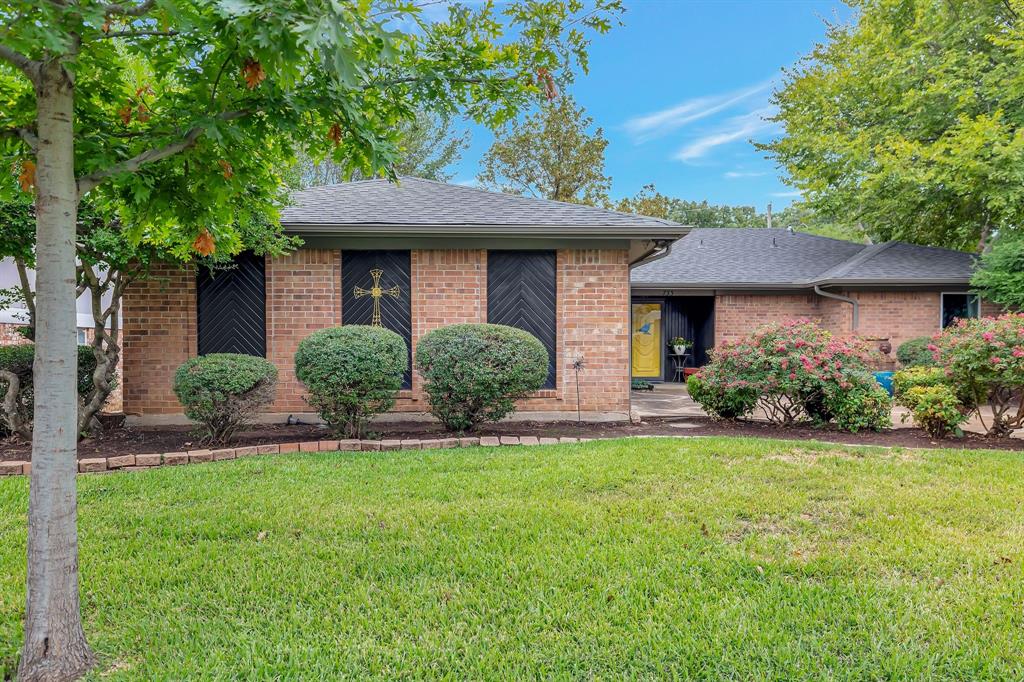 Highland Park Dr, Hurst, TX 76054