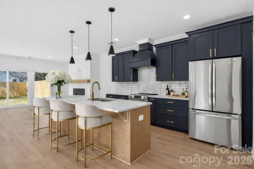 1804 Vinton St, Charlotte, NC, 28216-5059 | Card Image