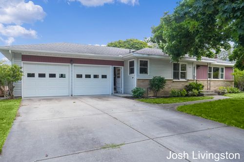 7482 Louise Ave, Jenison, MI, 49428-9762 | Card Image