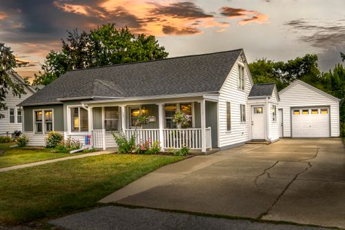 122 Elm St, Pewaukee, WI, 53072-3426 | Card Image