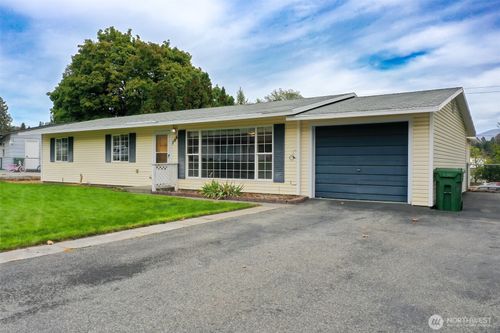 706 Sunrise Dr, Omak, WA, 98841-9311 | Card Image