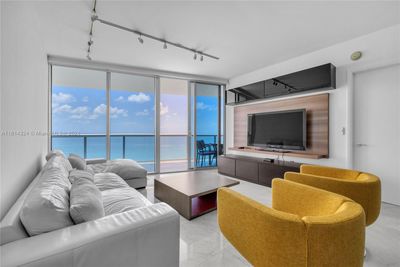 2307 - 17001 Collins Ave, Condo with 2 bedrooms, 3 bathrooms and null parking in Sunny Isles Beach FL | Image 2