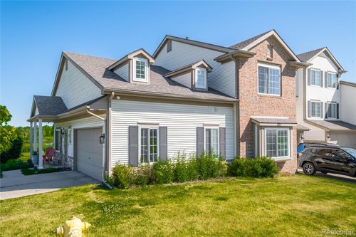 243 Oak Ridge Dr, Pontiac, MI, 48341-3611 | Card Image