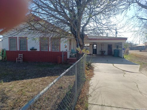 2204 Zanderson Ave, Jourdanton, TX, 78026-3350 | Card Image