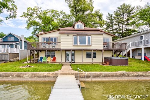 978 88th St, Newaygo, MI, 49337-8810 | Card Image