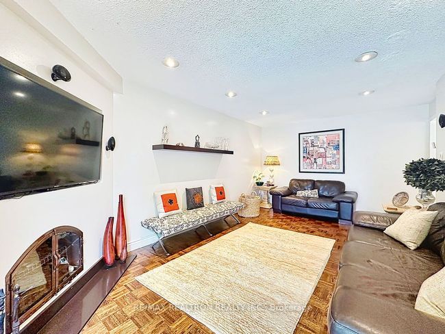 17 Colvin Cres, House other with 5 bedrooms, 4 bathrooms and 3 parking in Thornhill ON | Image 18