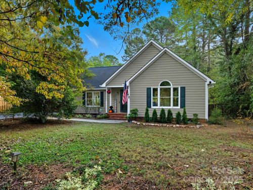 327 Rehobeth Rd, Waxhaw, NC, 28173-8641 | Card Image