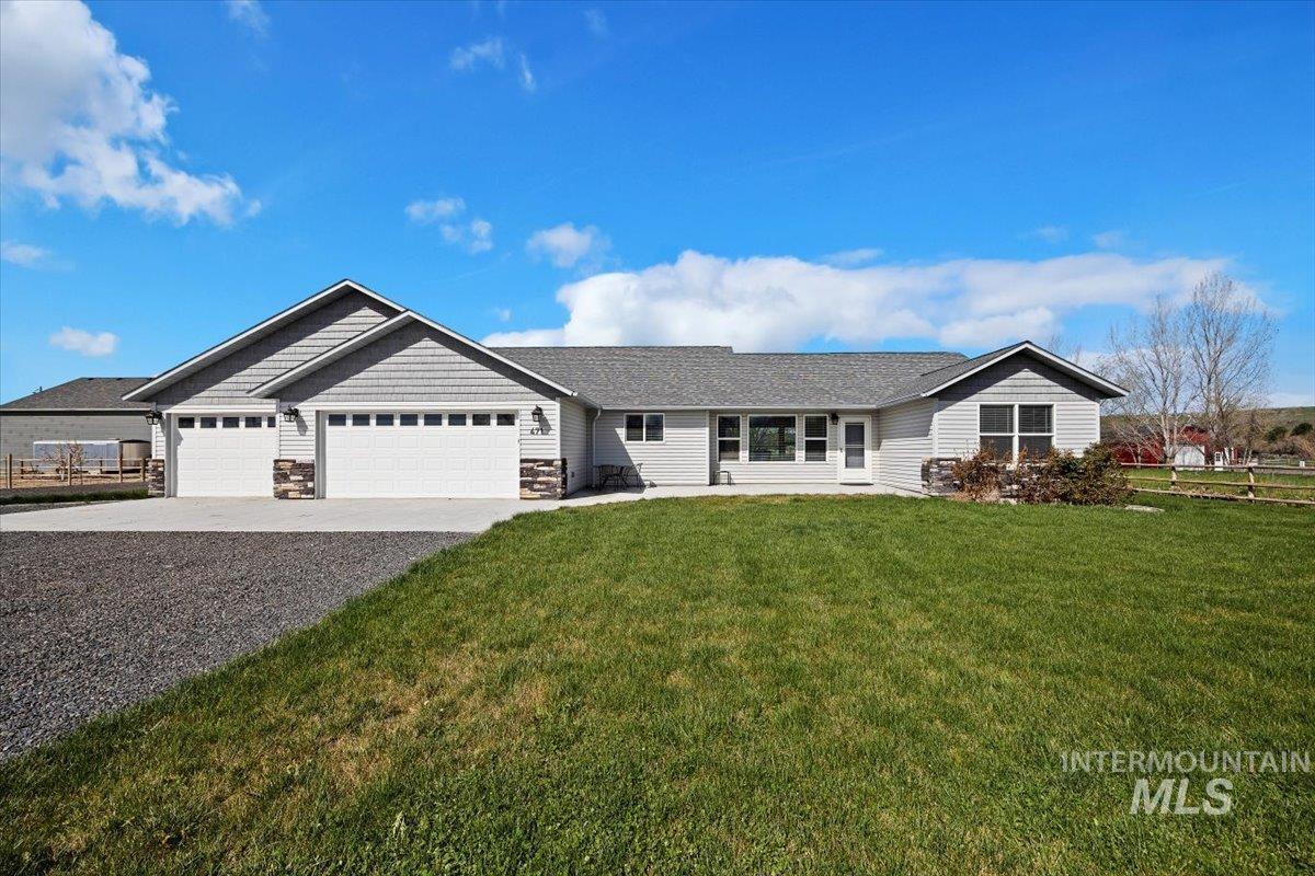 Salmon St, Hagerman, ID 83332