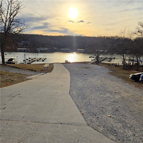 28672 Mistletoe Ave, Warsaw, MO, 65355-7004 | Card Image