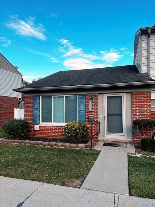 20-25746 Salem St, Roseville, MI, 48066-3802 | Card Image