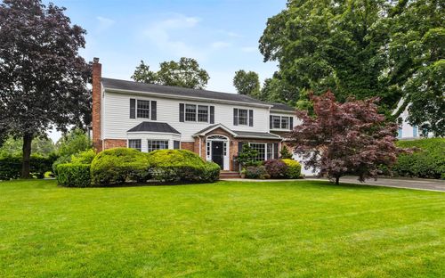 42 Locust St, Garden City, NY, 11530-6332 | Card Image