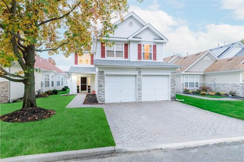 17 Ariel Dr, Middle Island, NY, 11953-2662 | Card Image