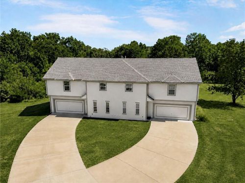 5129 Woodland Dr, Shawnee, KS, 66218-9301 | Card Image
