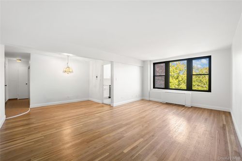 5c-18-35 Corporal Kennedy St, Bayside, NY, 11360-1426 | Card Image