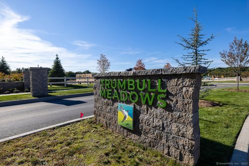 121 Oakwood Cir, Plainville, CT, 06062-3605 | Card Image