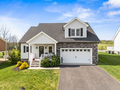 137 Tomasville Dr, WAYNESBORO, VA, 22980-9458 | Card Image