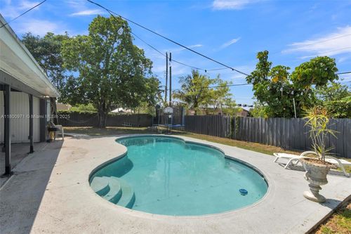 1371 Nw 198th St, Miami Gardens, FL, 33169-3066 | Card Image