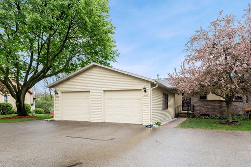 26-3104 Old Kent Rd Se, Kentwood, MI, 49512-2777 | Card Image