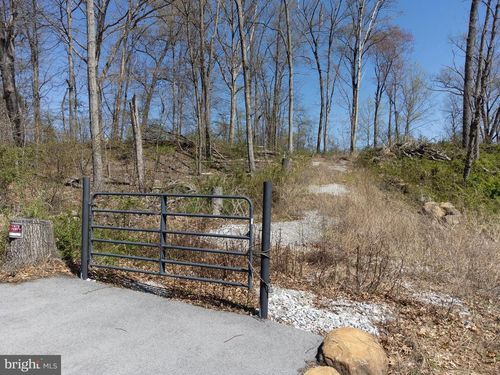 240 Cragmoor Rd, YORK HAVEN, PA, 17370-9054 | Card Image