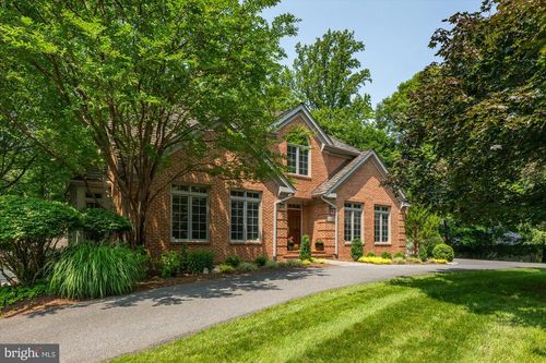 9600 Eagle Ridge Dr, BETHESDA, MD, 20817-3918 | Card Image