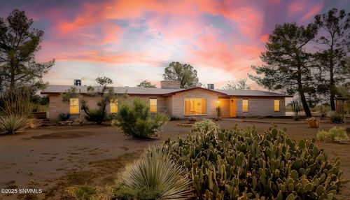 5750 Shadow Hills Rd, Las Cruces, NM, 88012-9533 | Card Image