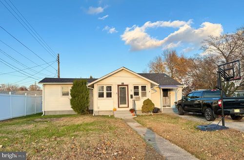 b-50 Chestnut St, PENNSVILLE, NJ, 08070-2027 | Card Image