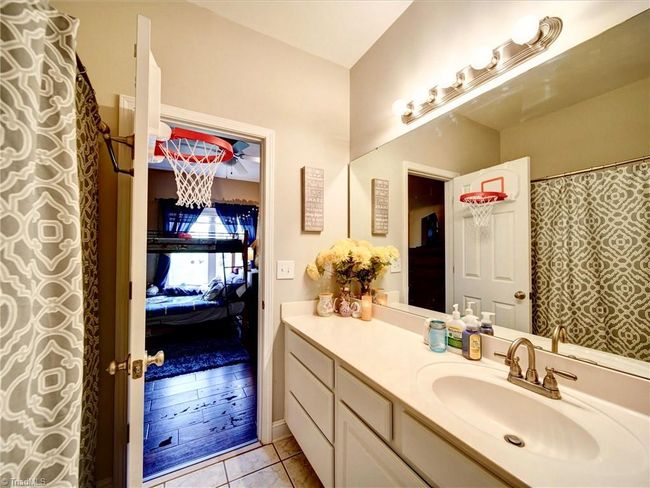Jack & Jill bathroom | Image 29