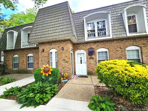 2h2-655 Middle Country Rd, Coram, NY, 11727-3300 | Card Image