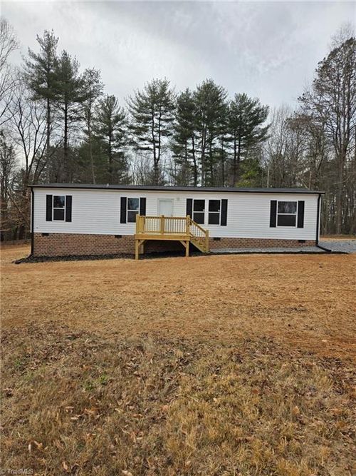 331 Johnson Rd, North Wilkesboro, NC, 28659-8367 | Card Image