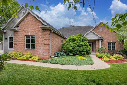 W171N5517 Autumn View Lane, Menomonee Falls, WI, 53051 | Card Image