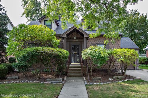 10145 Borgman Ave, Huntington Woods, MI, 48070-1146 | Card Image