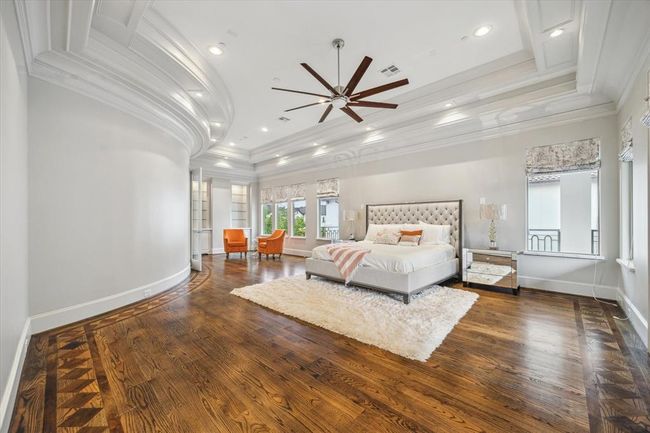 8304 Maple Ct, House other with 5 bedrooms, 5 bathrooms and 2 parking in Bellaire TX | Image 21