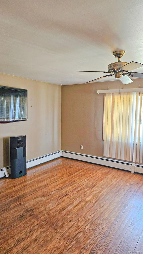 225 Monhagen Ave, Middletown, NY, 10940-6040 | Card Image