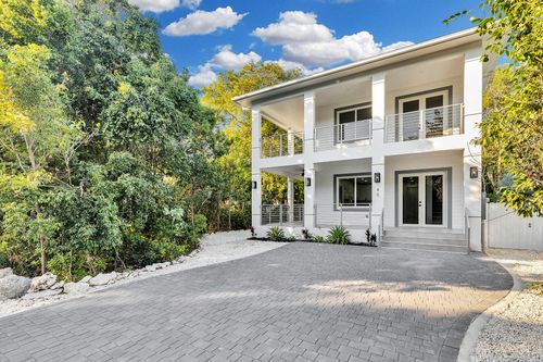 46 Transylvania Ave, Key Largo, FL, 33037-4718 | Card Image