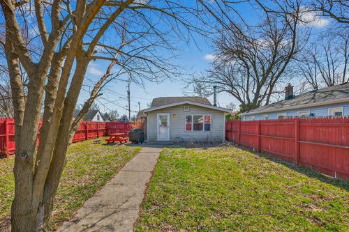 313 W Roberta Ave, Waukesha, WI, 53186-6158 | Card Image