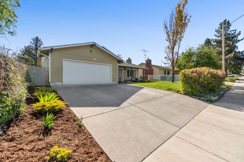 2627 Berkeley St, Klamath Falls, OR, 97601-1203 | Card Image