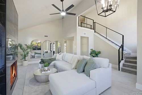 8402 Timber Belt, San Antonio, TX, 78250-4476 | Card Image