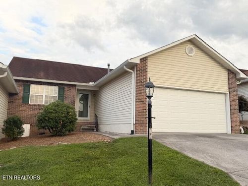 205 Executive Meadows Dr, Lenoir City, TN, 37771-6777 | Card Image